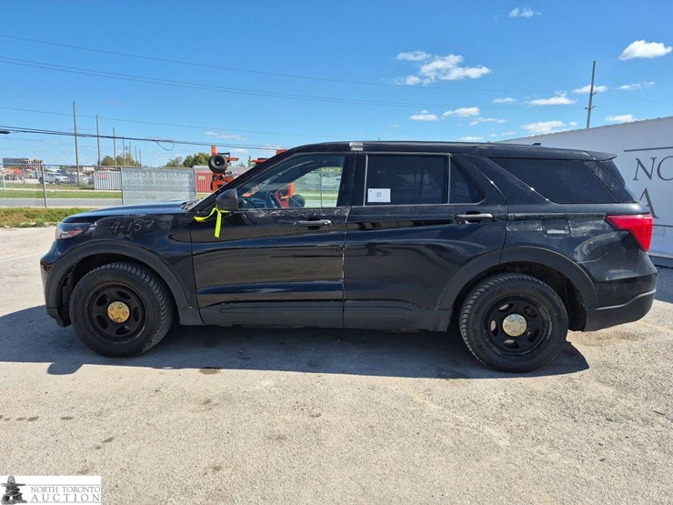 2021-ford-explorer-image-8