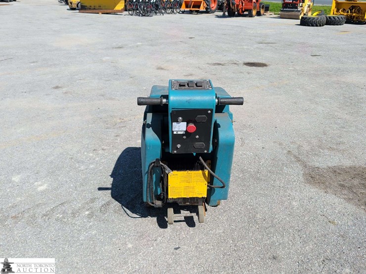 non-operable-tennant-2550-floor-scrubber-image-6