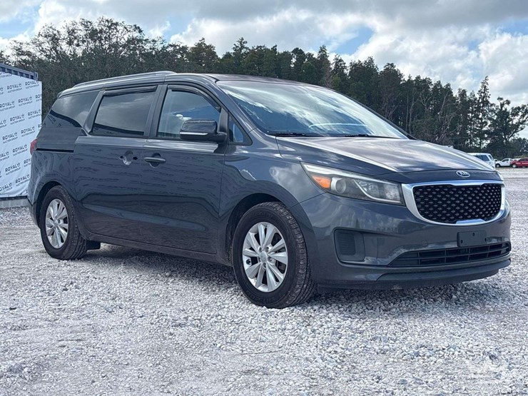 2015-kia-sedona-image-4