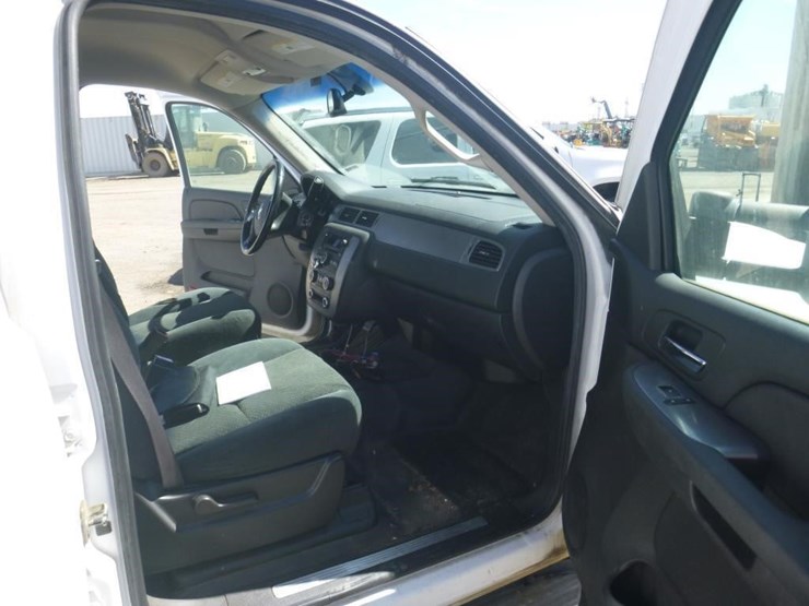 2007-chevrolet-suburban-image-6