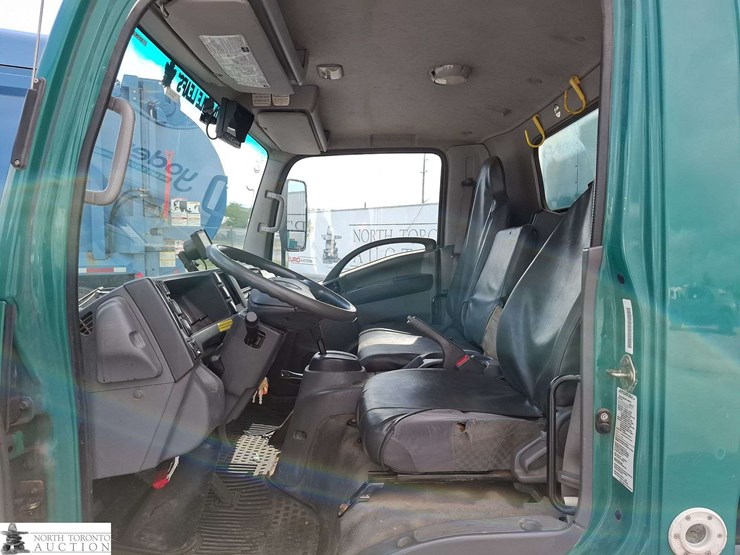 2014-isuzu-nqr-image-10