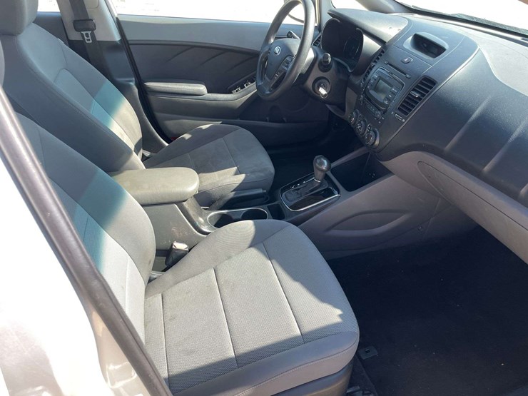 2017-kia-forte-4-door-sedan-(181,895-miles)-image-18