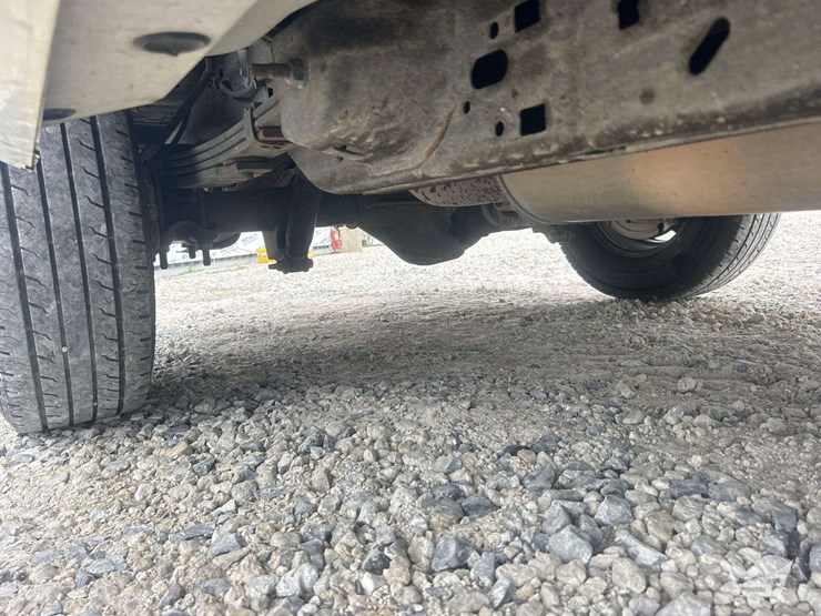 2017-chevrolet-express-g2500-image-19