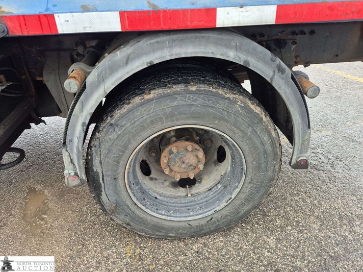 2018-freightliner-m2-106-image-22