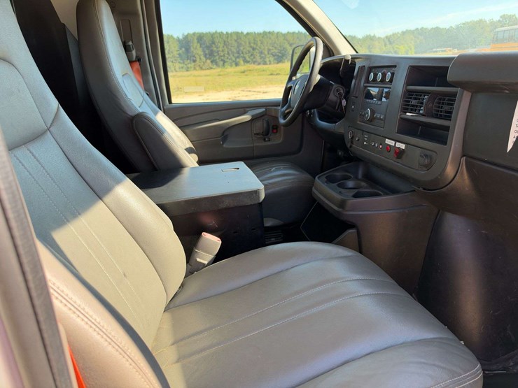 2014-chevrolet-express-2500-image-18