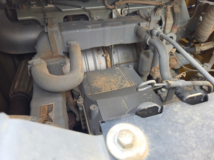 2017-deere-245g-lc-image-32