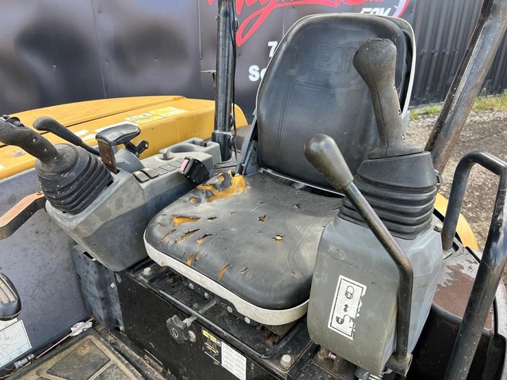 2012-caterpillar-303-image-18