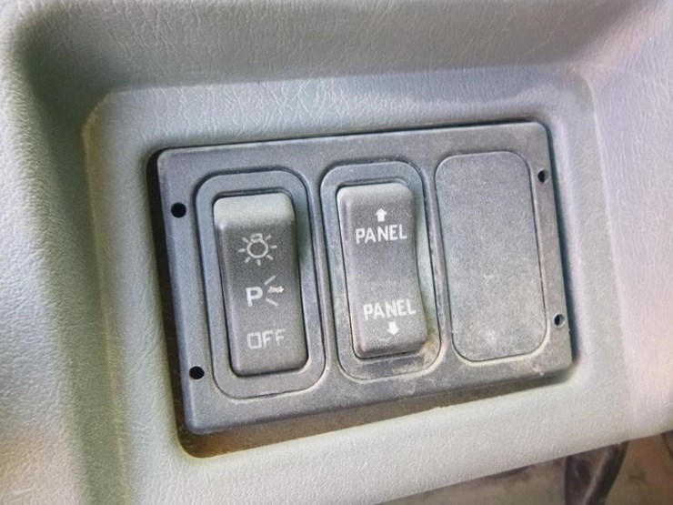 2005-international-durastar-4200-image-11