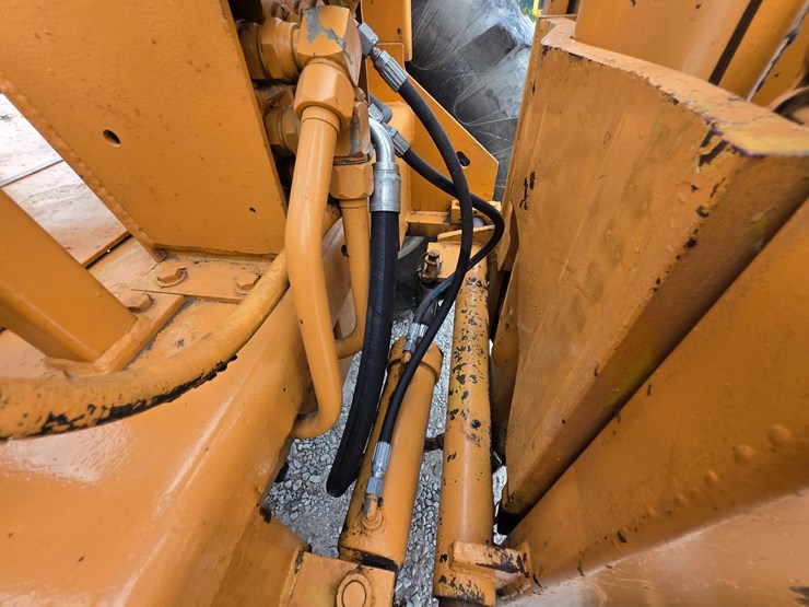 #25323-•-allis-chalmers-708c-fork-lift-image-58