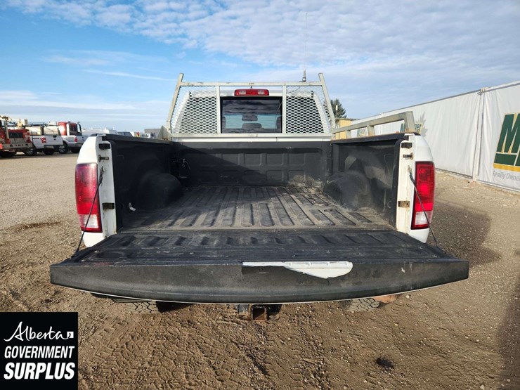 2015-dodge-2500-image-16