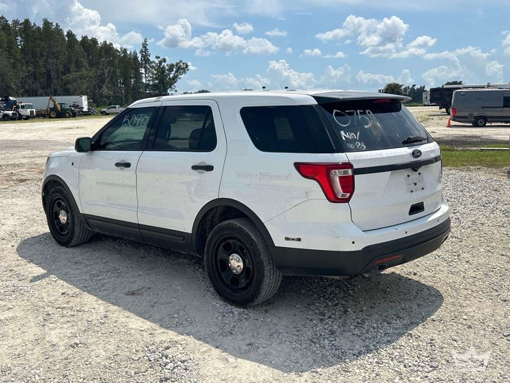 2016-ford-explorer-image-4