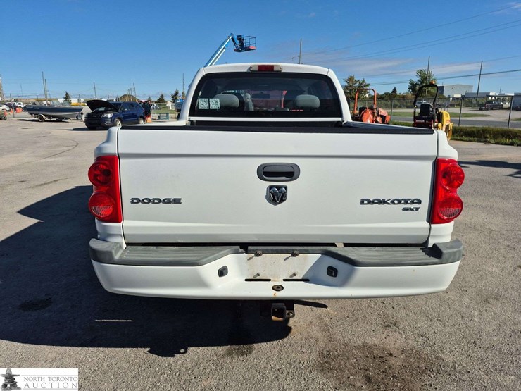 2011-dodge-dakota-image-6