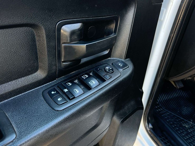 2023-dodge-3500-image-11