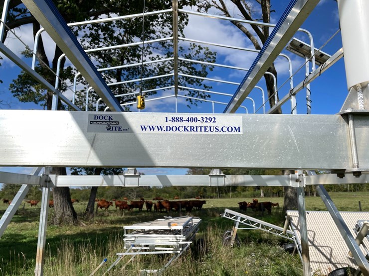 #1640-•-dock-rite-aluminum-electric-pontoon-lift-with-canopy-image-7