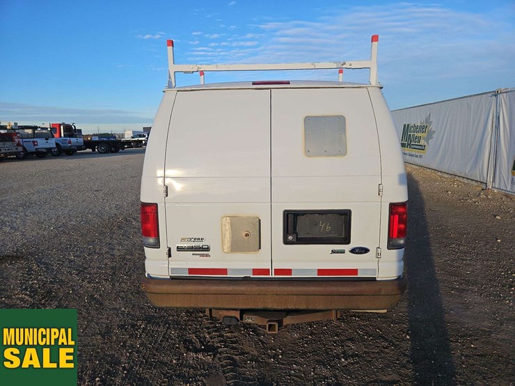 2014-ford-cargo-image-10