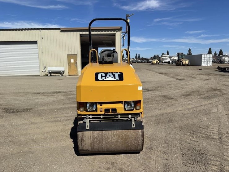 2013-caterpillar-cb22-image-6