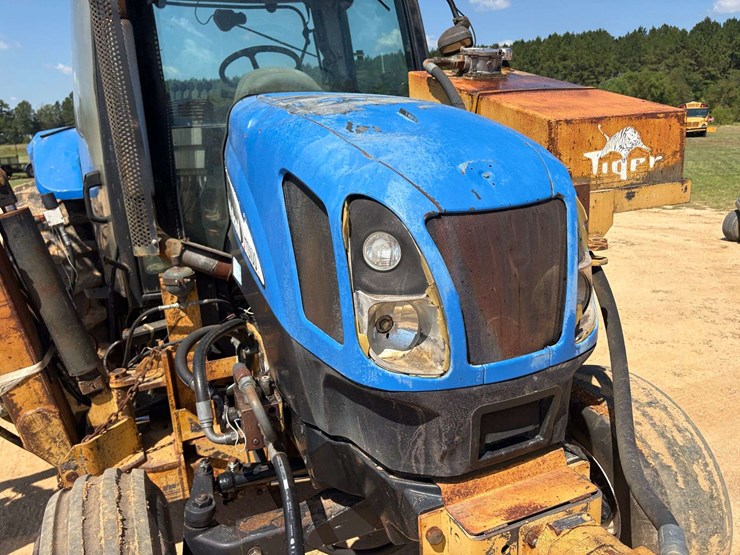 2004-new-holland-ts100a-image-26