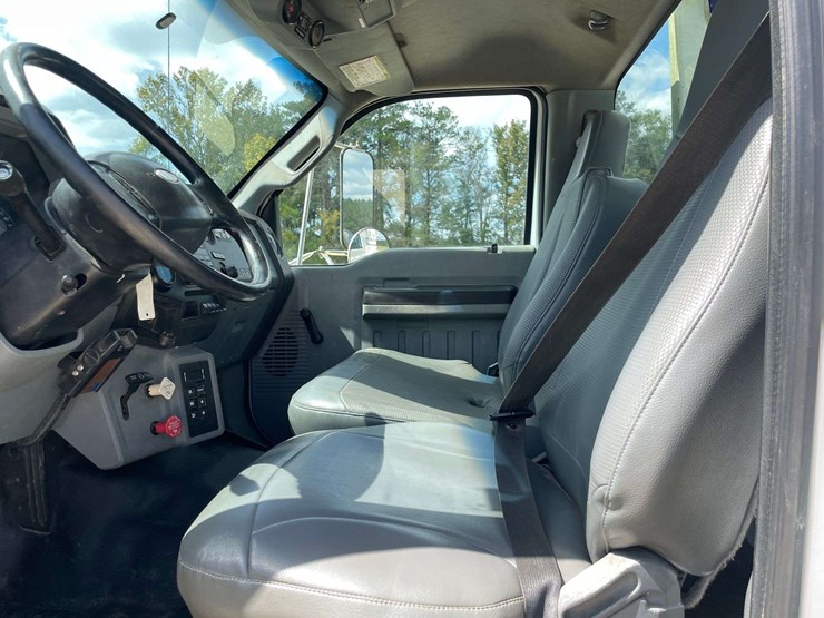 2011-ford-f750-image-10
