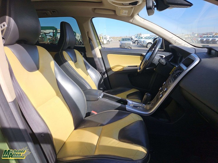 2010-volvo-xc60-image-17
