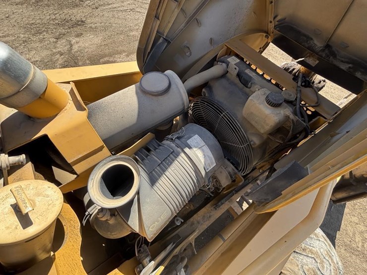 2005-deere-410g-image-41