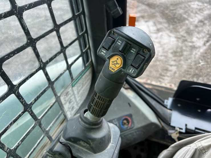 2015-bobcat-t450-image-21