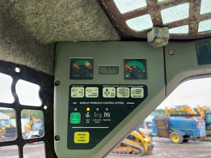 2004-bobcat-t180-image-18