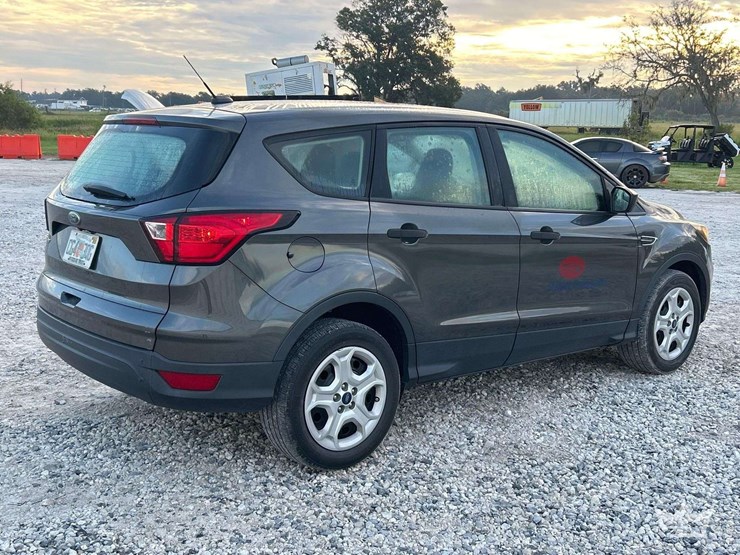 2019-ford-escape-image-3