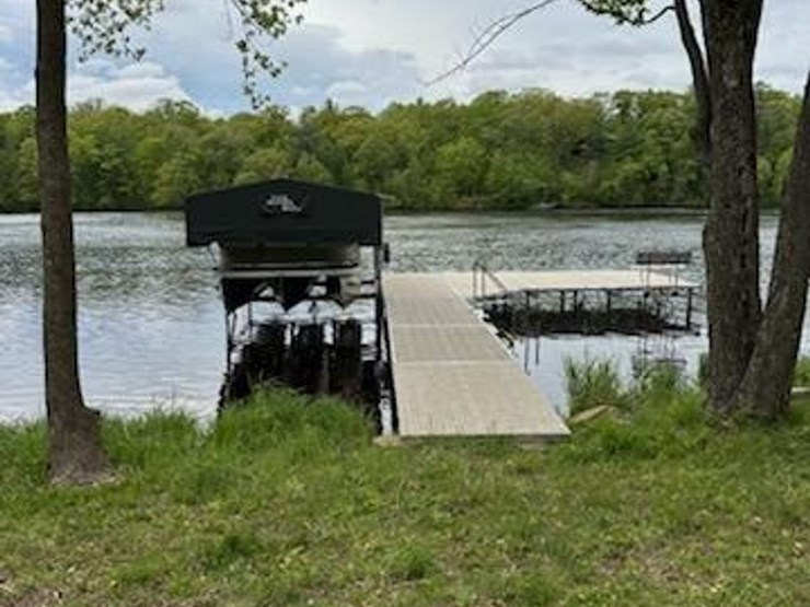 #1640-•-dock-rite-aluminum-electric-pontoon-lift-with-canopy-image-9