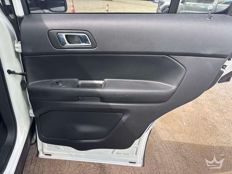 2018-ford-explorer-image-19