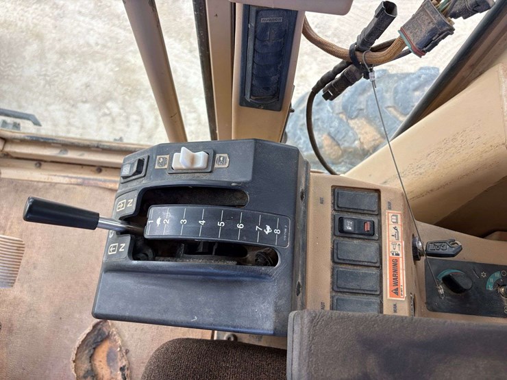 2001-caterpillar-12h-image-16