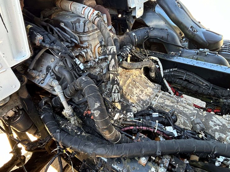 2015-peterbilt-220-image-32
