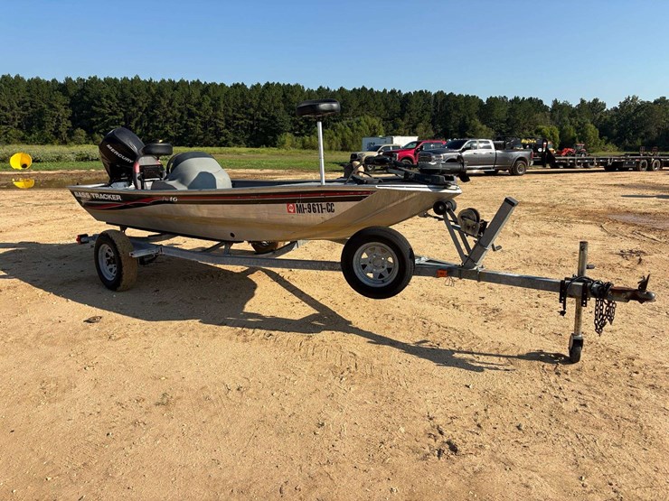 2010-bassmaster-pro-16-freshwater-boat-w/-trailer-image-4