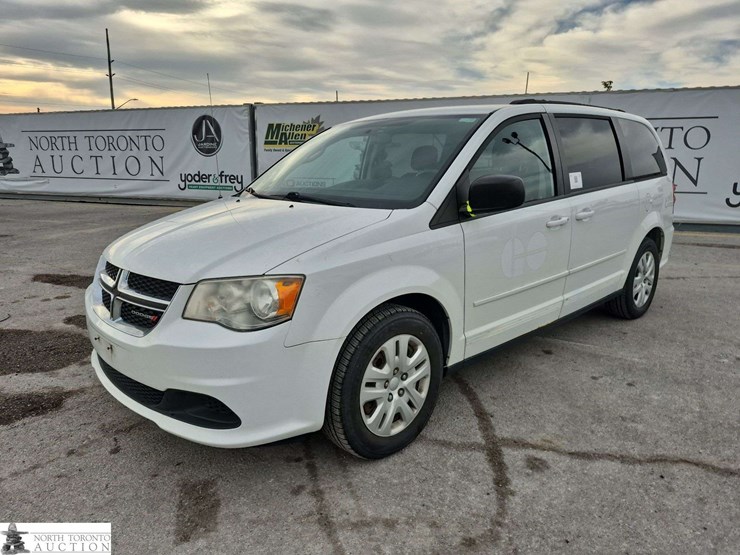 2014-dodge-grand-caravan-sxt-image-1