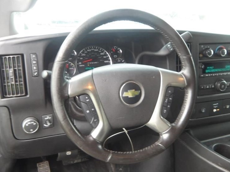 2017-chevrolet-express-2500-image-16