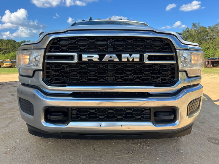 2023-dodge-3500-image-5