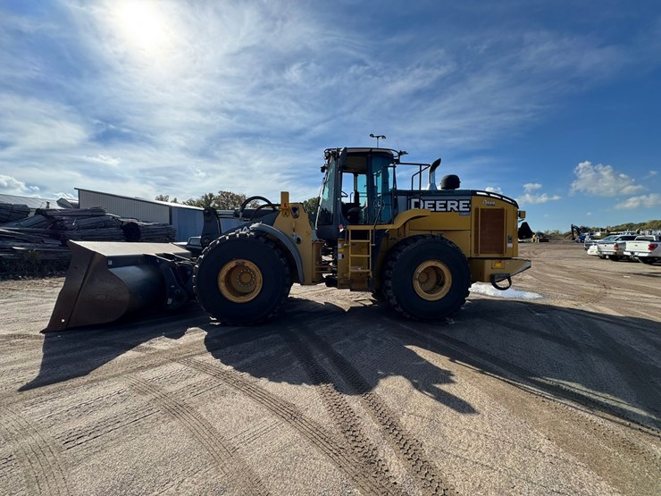 deere-744k-image-2