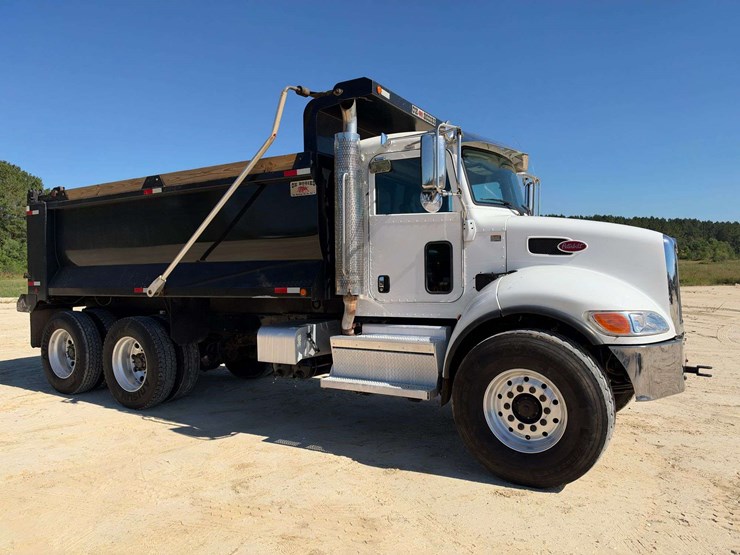 2021-peterbilt-348-image-5