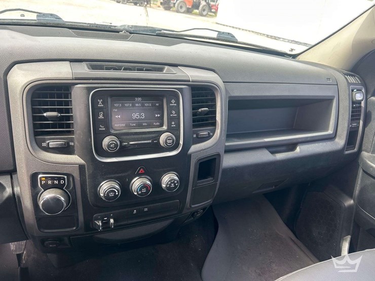 2015-dodge-1500-image-14