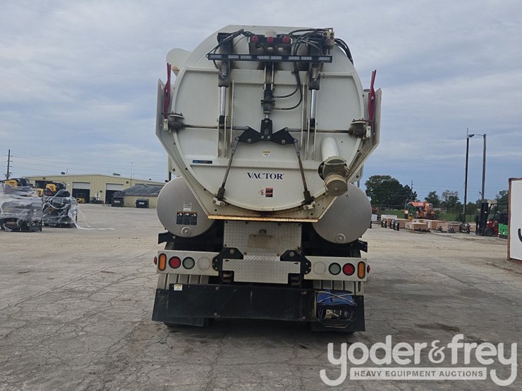 2012-vactor-2100-image-5