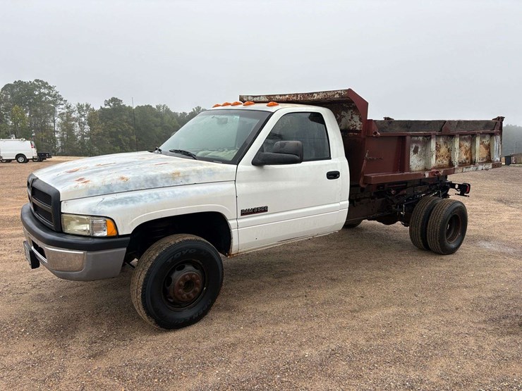 2001-dodge-ram-3500-image-2