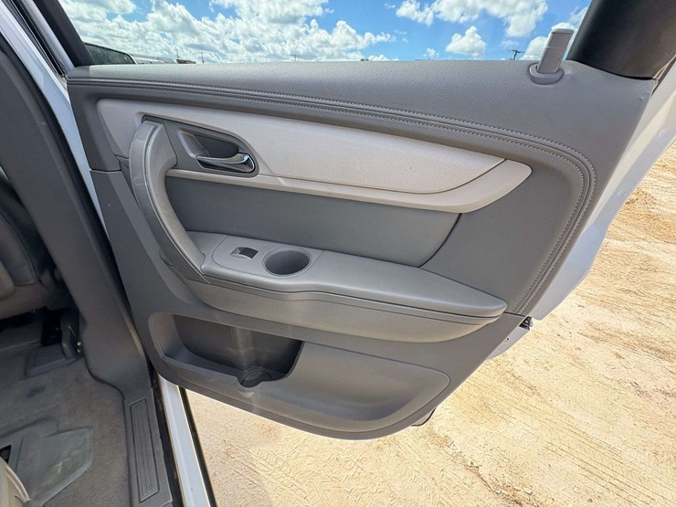2017-chevrolet-traverse-image-15