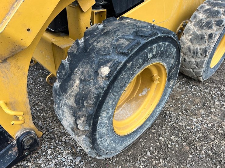 2018-caterpillar-262d-image-11
