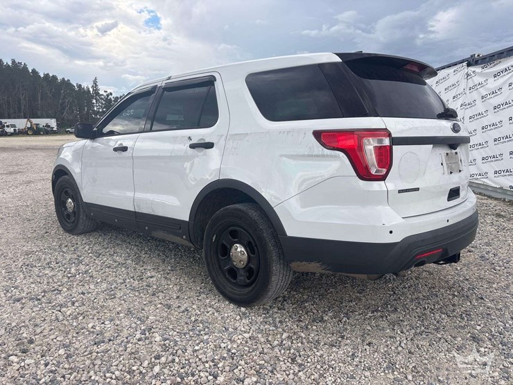 2017-ford-explorer-image-2