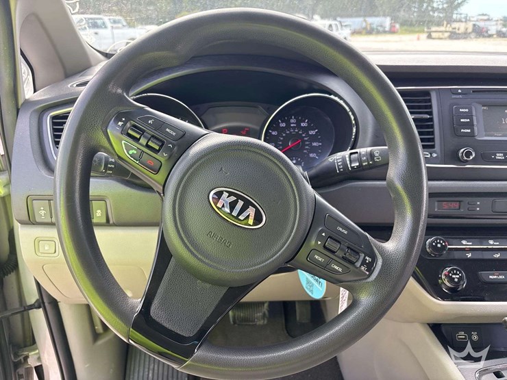 2016-kia-sedona-image-7