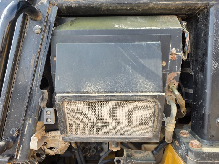 2007-caterpillar-953d-image-22