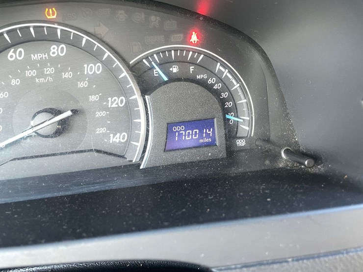 2014-toyota-camry-le-4-door-sedan-(170,014-miles)-image-26