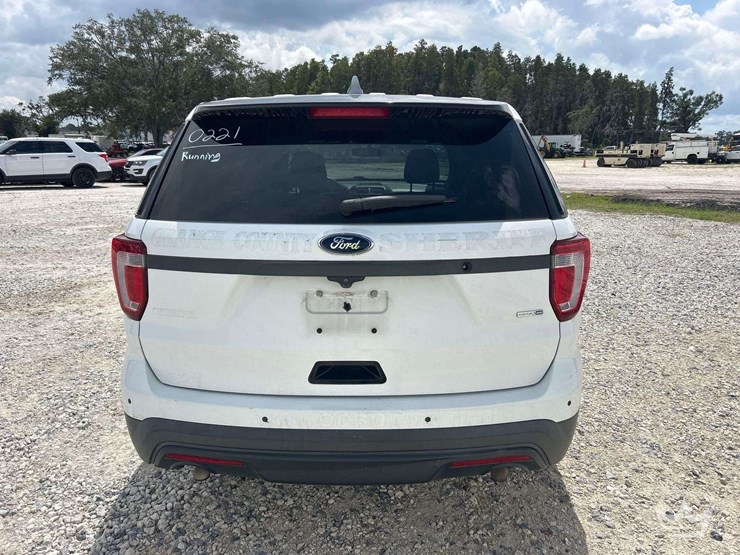 2017-ford-explorer-image-28
