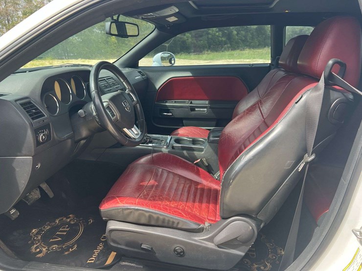 2013-dodge-challenger-2-door-coupe-(183,401-miles)-image-10