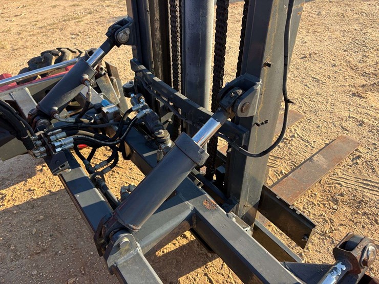 2004-moffett-m5500-image-19