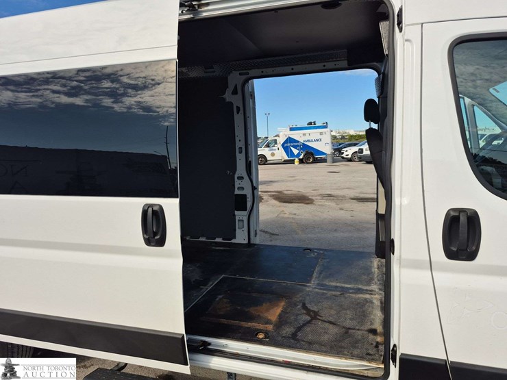 2019-ram-promaster-cargo-van-image-14